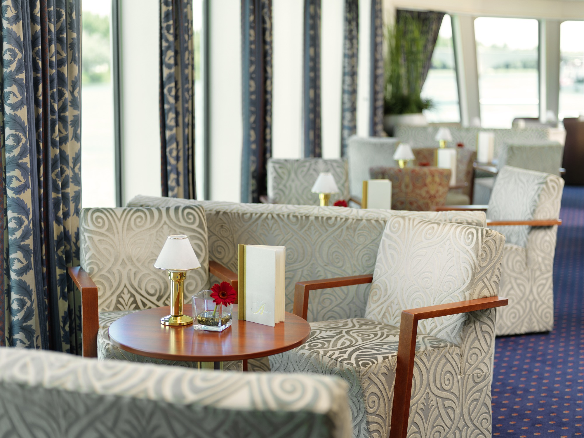 Amadeus Waterways 10 Amadeus Symphony Bar.jpg